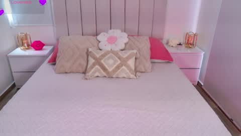 Snapshot of sarajonesxxx chatting on April 2026 03:38:02 PM Sara jones online show from April 2026 03:38:02 PM