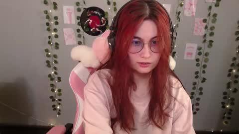 Snapshot of sarakinski chatting on December 2025 10:24:02 AM Sara online show from December 2025 10:24:02 AM