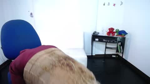 Saraloves online show from December 2024 05:22:01 PM