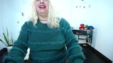 Saraloves online show from December 2024 06:17:02 PM