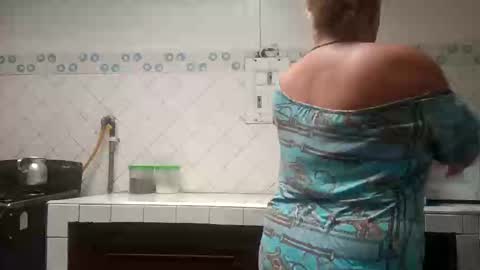 Saraloves online show from December 2024 03:31:01 PM