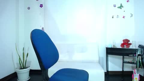 Saraloves online show from February 2025 07:26:01 PM