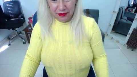 Saraloves online show from September 2025 03:28:01 PM