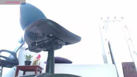 Saraloves online show from April 2026 02:12:02 PM