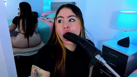 Snapshot of sararendon chatting on December 2025 03:43:02 PM sararendon online show from December 2025 03:43:02 PM