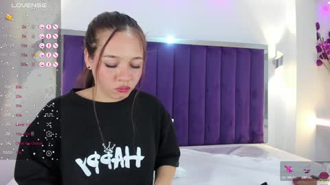 Sara   online show from January 2025 10:33:02 PM