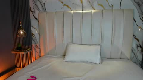 Sara   online show from April 2026 10:48:02 PM