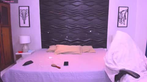 Sara Sofia online show from November 2025 09:14:02 PM