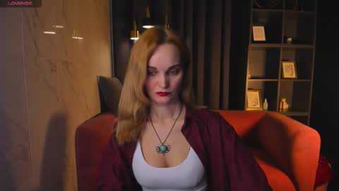 Snapshot of sarasubtlety chatting on December 2025 01:28:02 PM Sara online show from December 2025 01:28:02 PM