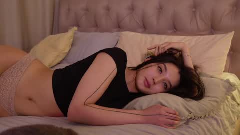 Snapshot of sarasuo chatting on December 2024 01:21:01 PM Shara online show from December 2024 01:21:01 PM