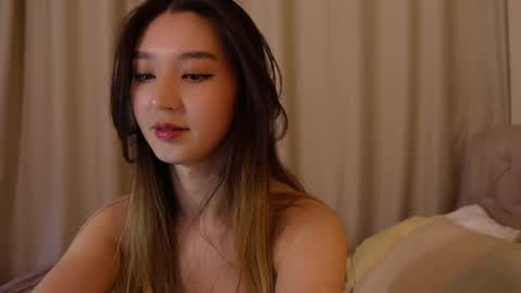 Snapshot of sarasuo chatting on December 2024 01:02:02 PM Shara online show from December 2024 01:02:02 PM