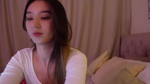 Snapshot of sarasuo chatting on December 2024 01:28:01 PM Shara online show from December 2024 01:28:01 PM