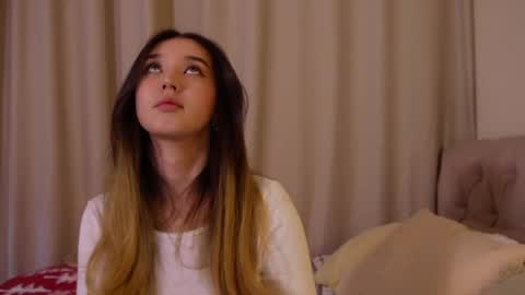 Snapshot of sarasuo chatting on December 2024 11:18:02 AM Shara online show from December 2024 11:18:02 AM