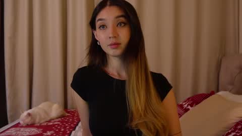 Snapshot of sarasuo chatting on December 2024 11:24:01 AM Shara online show from December 2024 11:24:01 AM