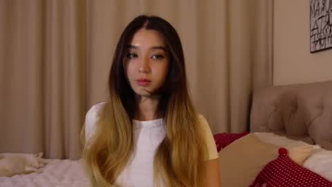 Snapshot of sarasuo chatting on December 2024 12:01:02 PM Shara online show from December 2024 12:01:02 PM