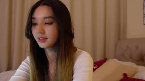 Snapshot of sarasuo chatting on January 2025 12:19:02 PM Shara online show from January 2025 12:19:02 PM