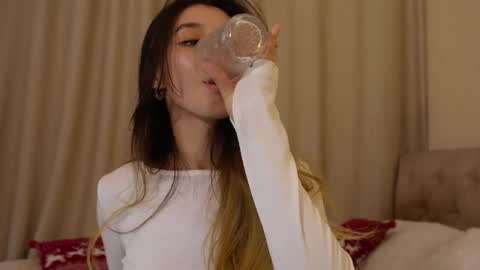 Snapshot of sarasuo chatting on January 2025 07:53:02 PM Shara online show from January 2025 07:53:02 PM