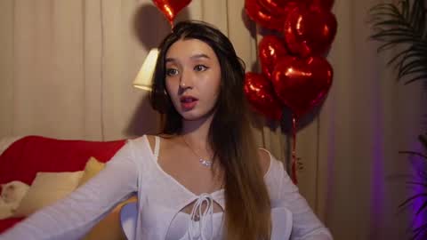 Snapshot of sarasuo chatting on February 2025 12:27:01 PM Shara online show from February 2025 12:27:01 PM