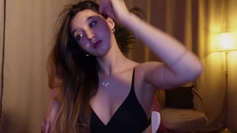 Snapshot of sarasuo chatting on February 2025 03:19:02 PM Shara online show from February 2025 03:19:02 PM