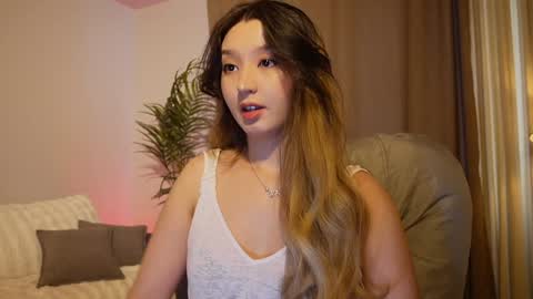 Snapshot of sarasuo chatting on September 2025 12:49:02 PM Shara online show from September 2025 12:49:02 PM