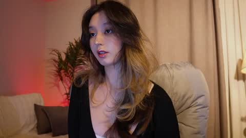 Snapshot of sarasuo chatting on January 2026 05:48:01 PM Shara online show from January 2026 05:48:01 PM