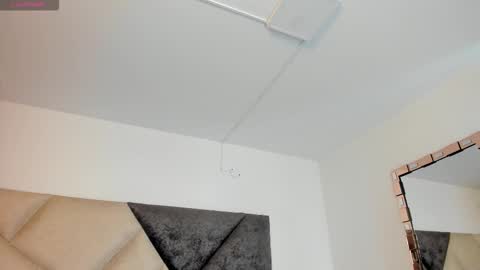      online show from September 2025 06:44:02 PM