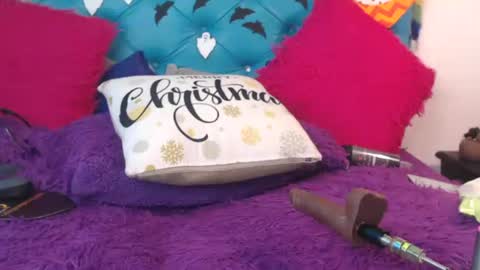 Sara Wills online show from October 2025 02:18:01 PM