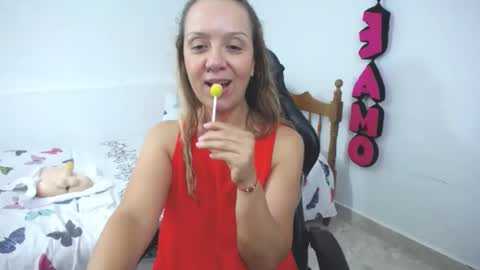 Snapshot of saray1221 chatting on December 2024 10:04:01 PM saray1221 online show from December 2024 10:04:01 PM