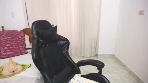 Snapshot of saray1221 chatting on February 2025 07:38:02 PM saray1221 online show from February 2025 07:38:02 PM