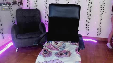saray__jones online show from April 2026 05:36:01 PM