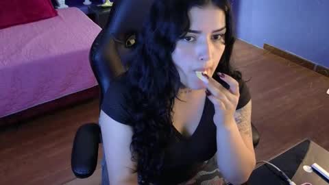 Sari  online show from December 2025 09:35:01 PM