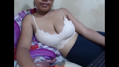 Snapshot of saronette chatting on January 2025 07:10:02 AM saronette online show from January 2025 07:10:02 AM