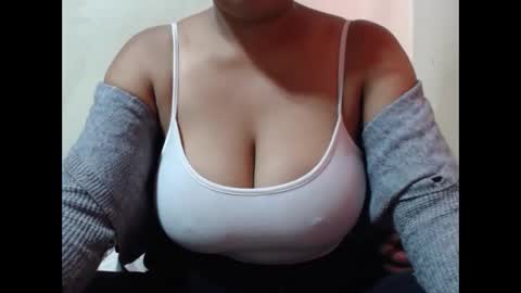 Snapshot of saronette chatting on November 2025 05:39:01 AM saronette online show from November 2025 05:39:01 AM