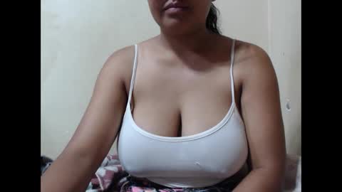 Snapshot of saronette chatting on November 2025 05:51:01 AM saronette online show from November 2025 05:51:01 AM