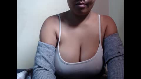 Snapshot of saronette chatting on November 2025 05:07:01 AM saronette online show from November 2025 05:07:01 AM