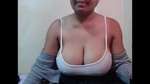 Snapshot of saronette chatting on December 2025 05:35:02 AM saronette online show from December 2025 05:35:02 AM