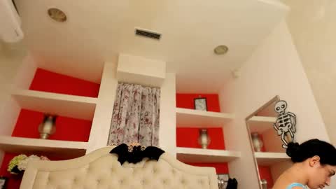 Snapshot of sarra_ray chatting on November 2025 06:09:02 PM Sarra online show from November 2025 06:09:02 PM