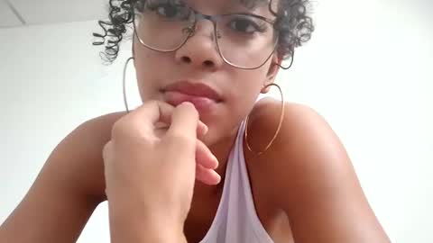 Snapshot of sasha_fox0 chatting on January 2025 03:11:01 PM emy online show from January 2025 03:11:01 PM