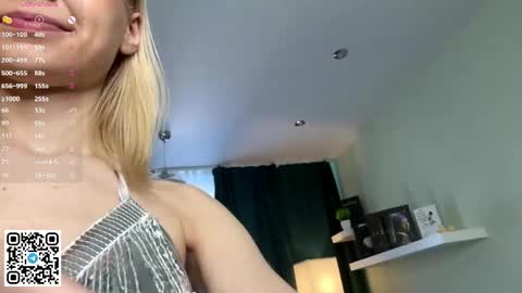 Snapshot of sashablonde_ chatting on June 2026 06:52:02 AM Sasha online show from June 2026 06:52:02 AM