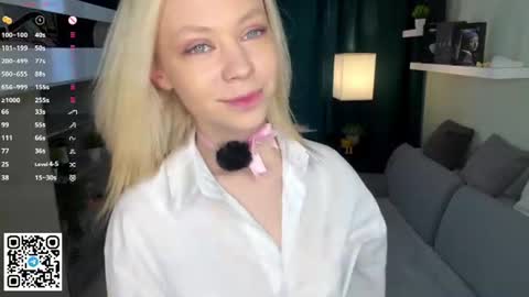 Snapshot of sashablonde_ chatting on June 2026 06:34:01 AM Sasha online show from June 2026 06:34:01 AM