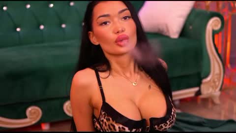 Snapshot of sashaferrera chatting on February 2025 07:03:01 PM Dennise online show from February 2025 07:03:01 PM