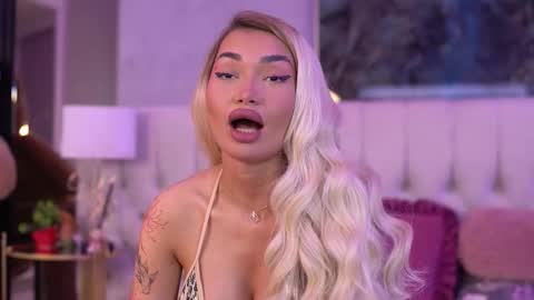 Snapshot of sashaferrera chatting on September 2025 06:20:01 PM Dennise online show from September 2025 06:20:01 PM