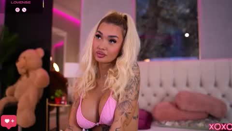 Snapshot of sashaferrera chatting on September 2025 06:31:01 PM Dennise online show from September 2025 06:31:01 PM