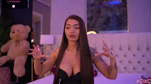 Snapshot of sashaferrera chatting on September 2025 06:24:01 PM Dennise online show from September 2025 06:24:01 PM