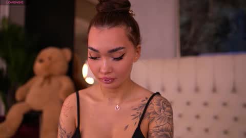 Snapshot of sashaferrera chatting on October 2025 06:16:02 PM Dennise online show from October 2025 06:16:02 PM