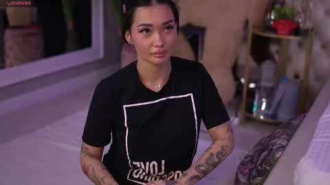 Snapshot of sashaferrera chatting on October 2025 05:30:02 PM Dennise online show from October 2025 05:30:02 PM