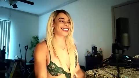 Snapshot of sashastrokes chatting on March 2026 10:06:01 PM MISTRESS STROKES online show from March 2026 10:06:01 PM