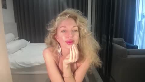 Snapshot of sashasweetsasha chatting on March 2026 06:25:01 AM Sasha online show from March 2026 06:25:01 AM