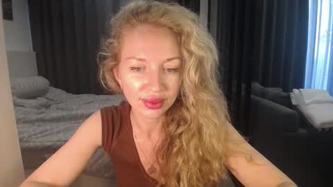 Snapshot of sashasweetsasha chatting on April 2026 03:48:01 AM Sasha online show from April 2026 03:48:01 AM