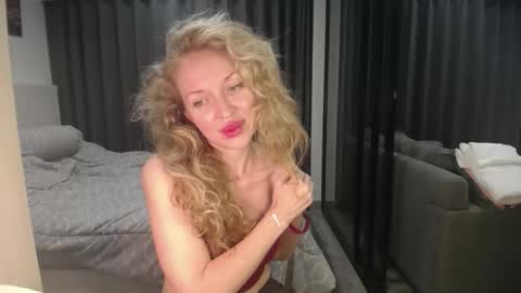 Snapshot of sashasweetsasha chatting on April 2026 04:52:01 PM Sasha online show from April 2026 04:52:01 PM